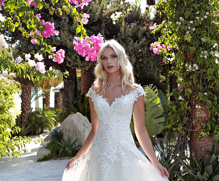 Klassisches Brautkleid in A-Linien Schnitt von Modeca
