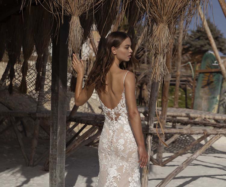 Enganliegendes Brautkleid im Fit’n Flair-Stil mit herzförmigem Dekolleté von Modeca