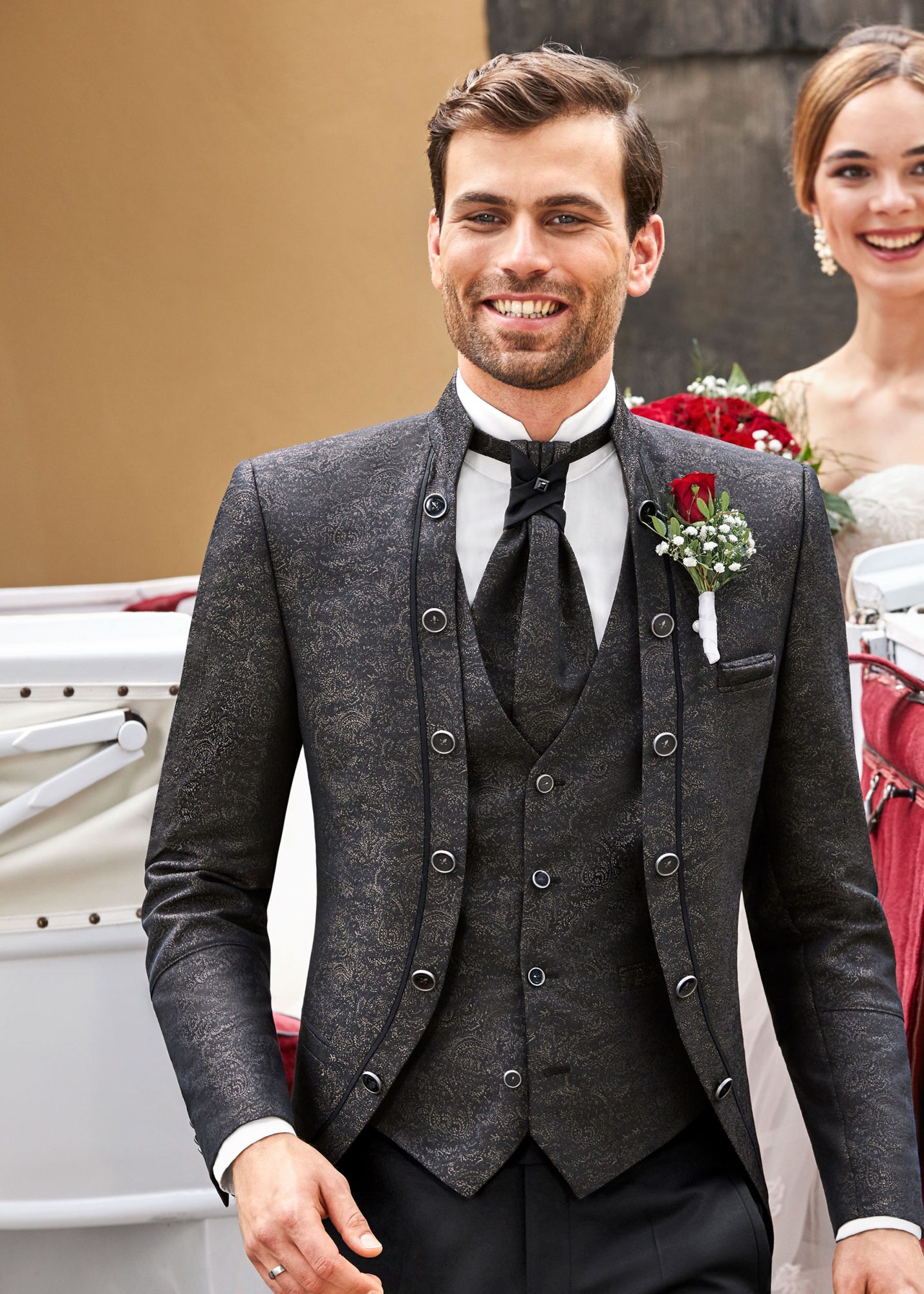 Hochzeitsanzug TZ Look6 aus der Kollektion TZIACCO der Marke Wilvorst in der Farbe Braun/Schwarz garantiert den royalen Auftritt