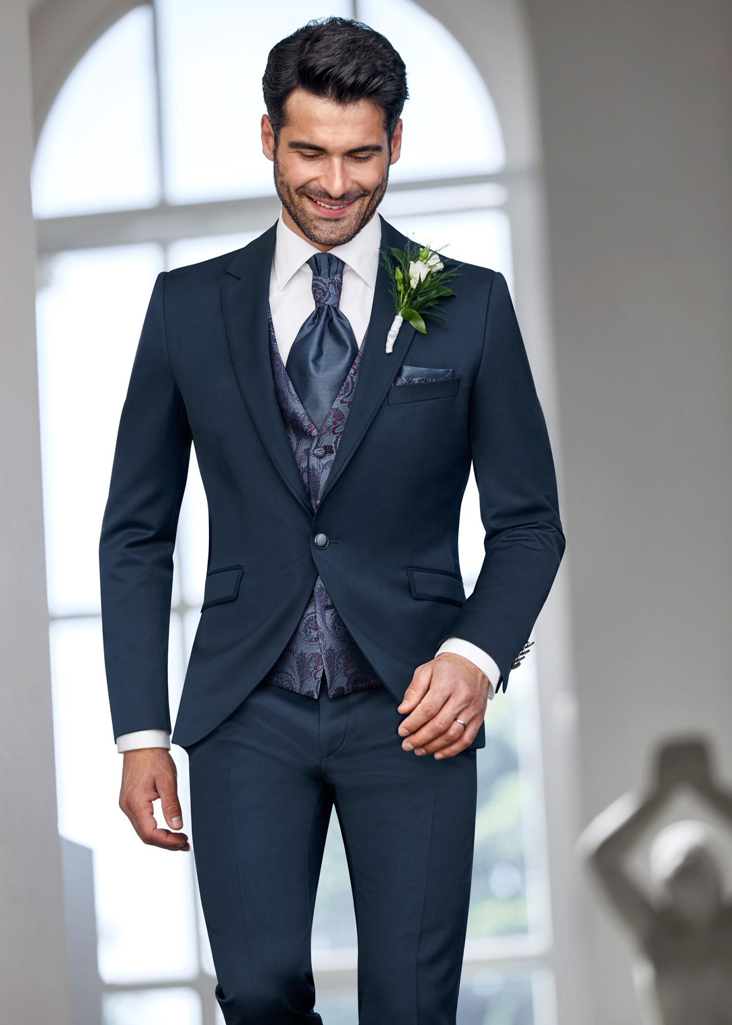 Hochzeitsanzug WV Prestige in der Farbe Dunkelblau – ein luxuriöser Anzug der Extraklasse