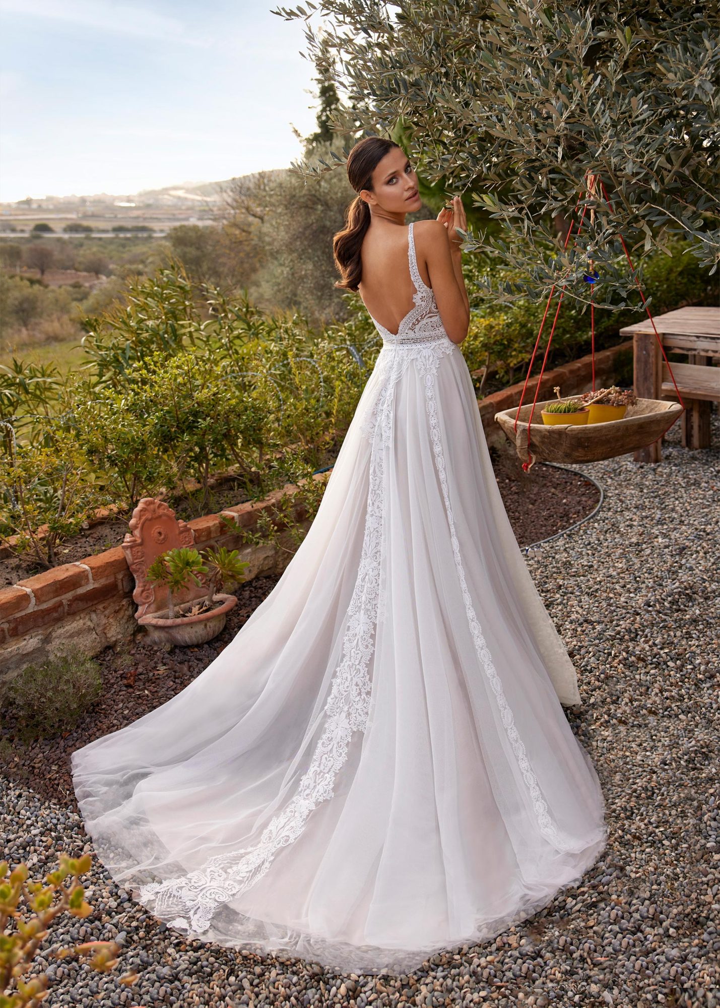 Bohemian-Brautkleid in Ivory mit Tüll und Spitze und wunderschönem Rückenausschnitt.