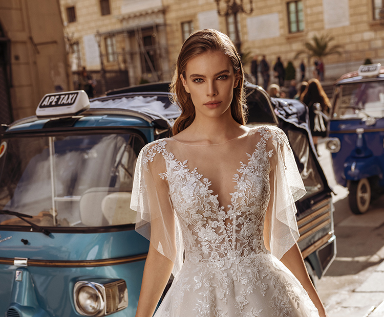 Brautkleid Star von Modeca mit Spitzenmieder und durchsichtigen Ärmel